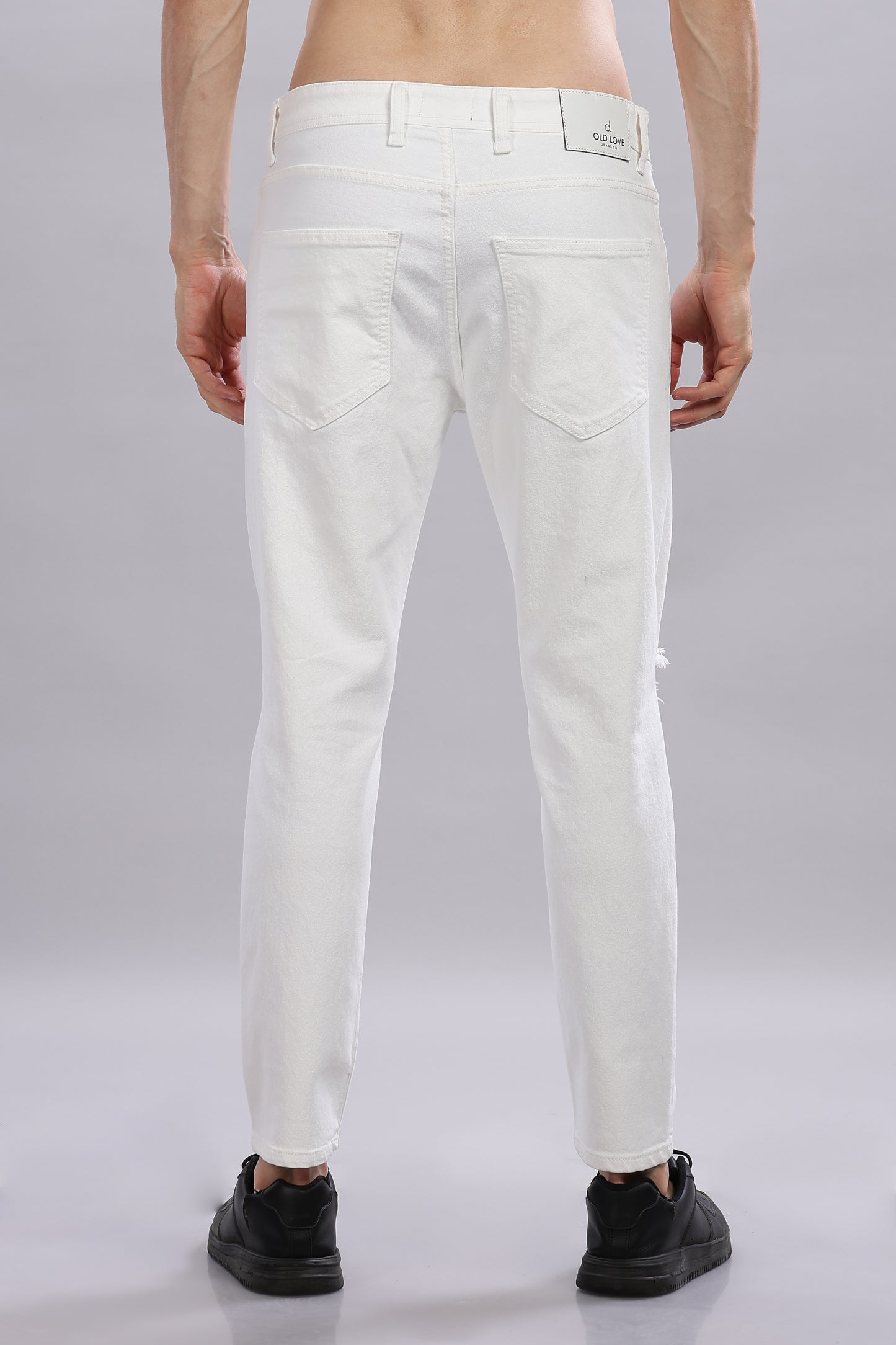Knee-Torn White Ankel-Length Jeans