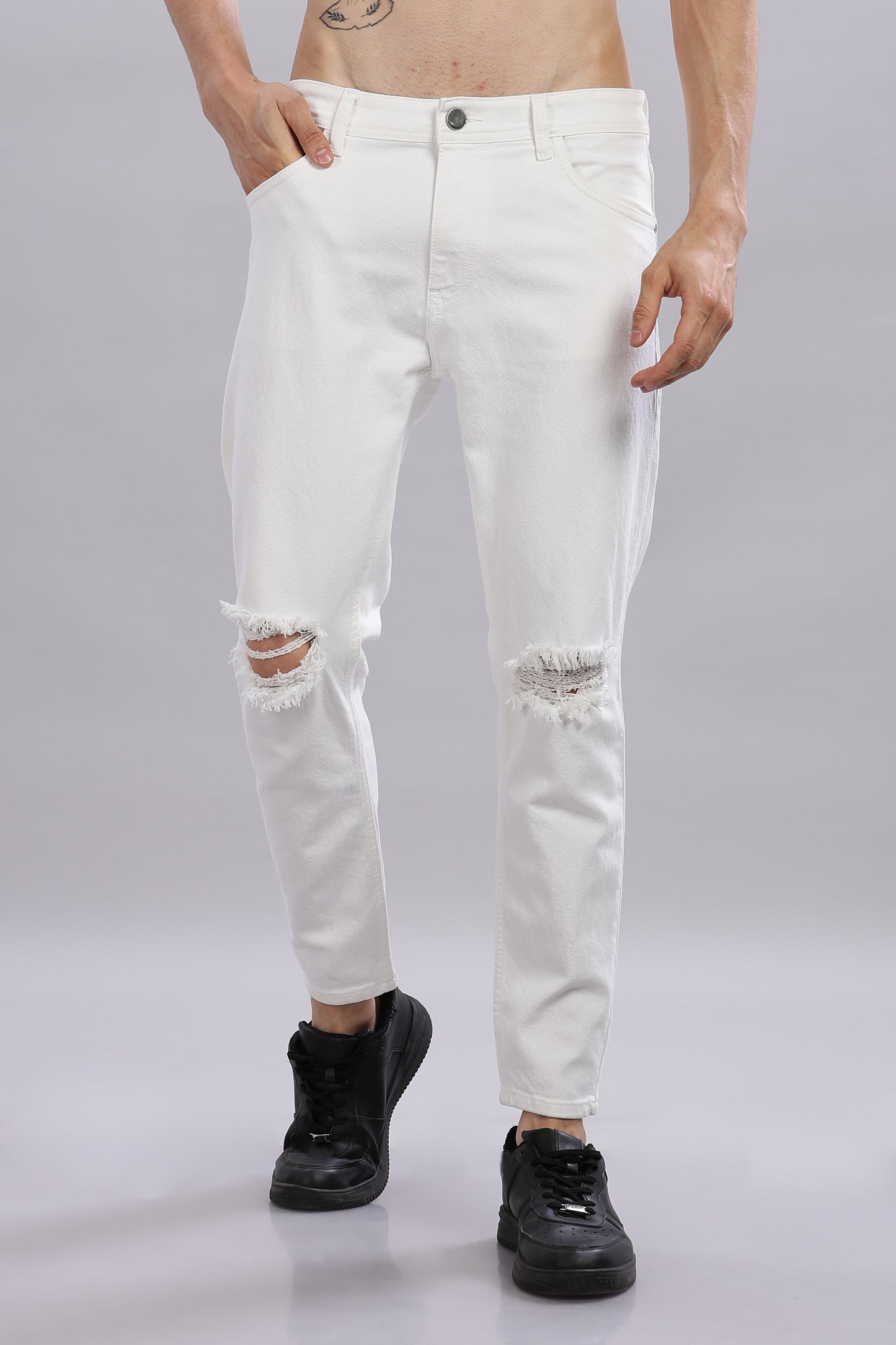 Knee-Torn White Ankel-Length Jeans